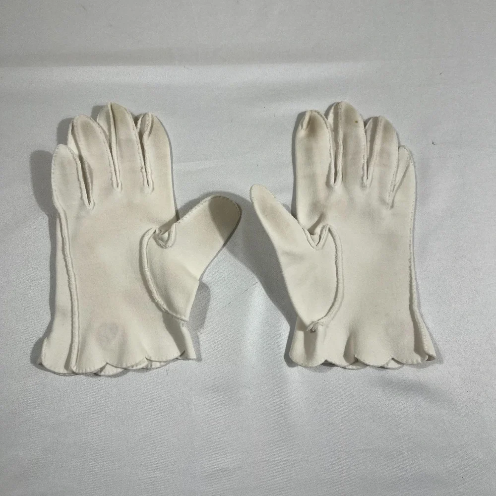 Vintage White Cotton Wrist Gloves Scalloped Edge Coquette Bridal Small 6.5